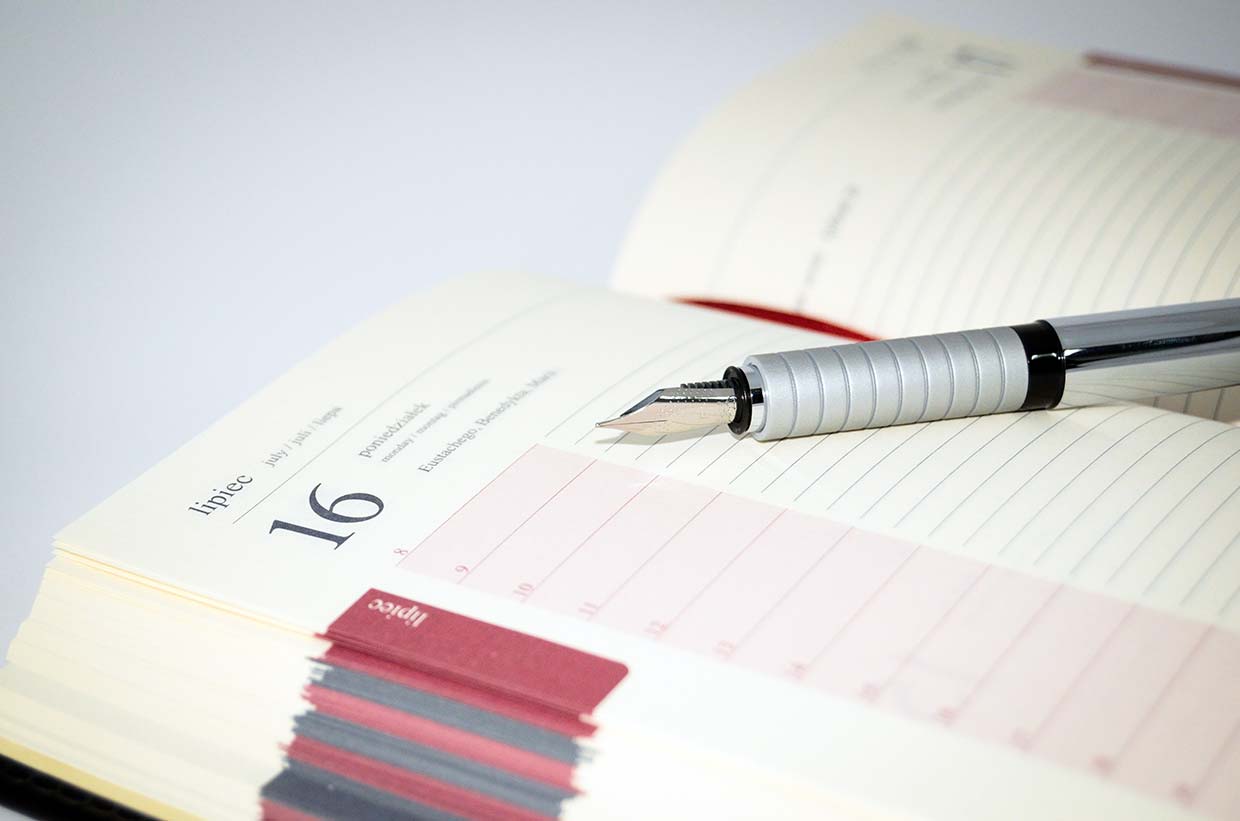 [Hero] COVID-19: Residence and work permits for foreigners are automatically extended