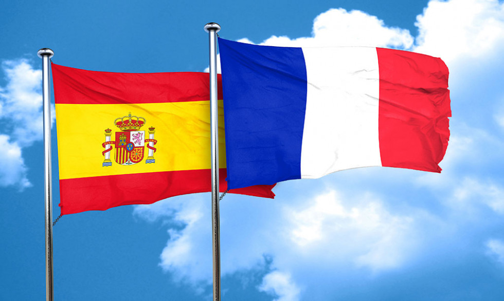 [Hero] The dual nationality agreement between Spain and France enters into force